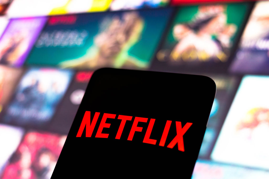 netflix,-titolo-giu-del-9%:-la-piattaforma-non-raggiunge-i-target-di-pubblico-e-rimborsa-gli-inserzionisti