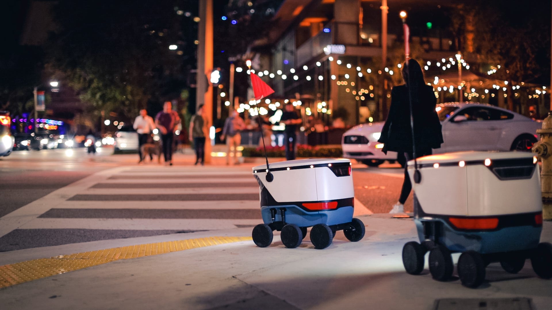 i-robot-di-consegna-di-uber-eats-invadono-miami