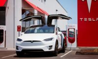 tesla-non-puo-dire-che-le-sue-auto-sono-a-guida-autonoma-in-uno-stato-degli-stati-uniti