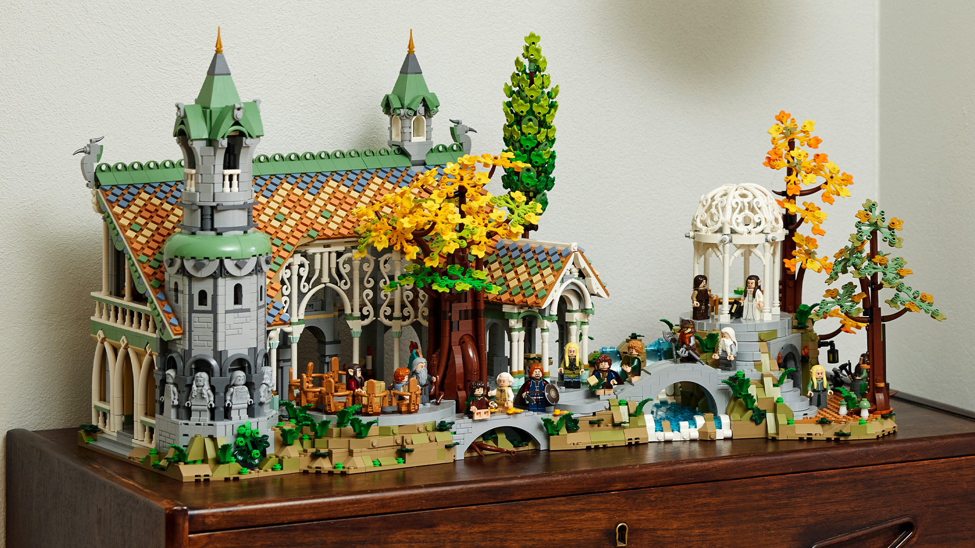 visita-il-paradiso-elfico-con-il-set-di-rivendell-“lotr”-di-lego