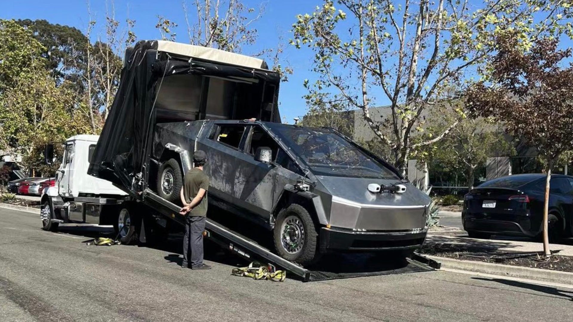 perche-tesla-sta-testando-un-cybertruck-con-sensori-lidar?