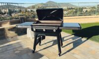 recensione-di-traeger-flatrock:-griddle-sfrigola-invece-del-fumo