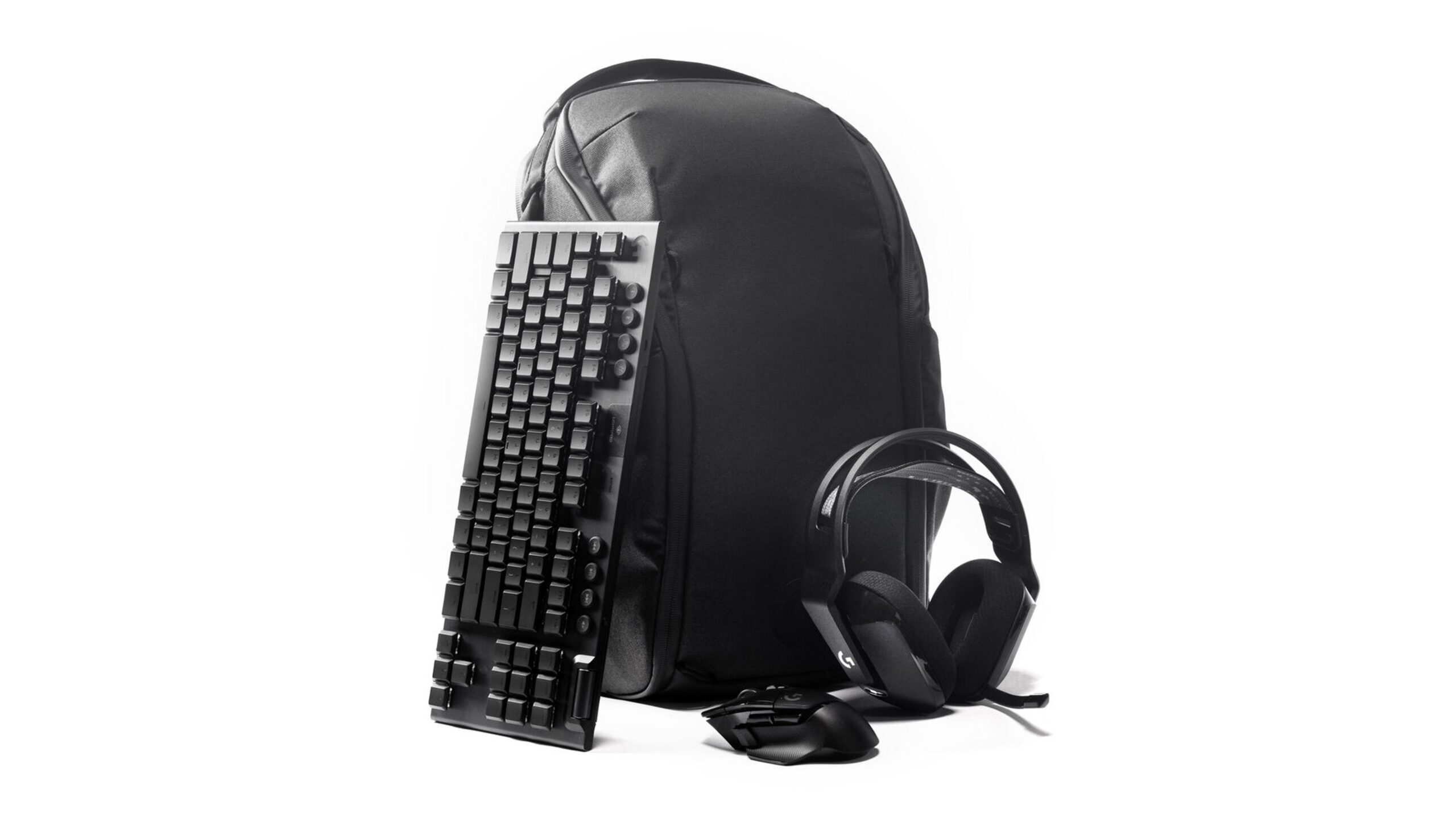 peak-design-e-logitech-hanno-creato-una-borsa-per-tutto-l'hardware-del-tuo-pc