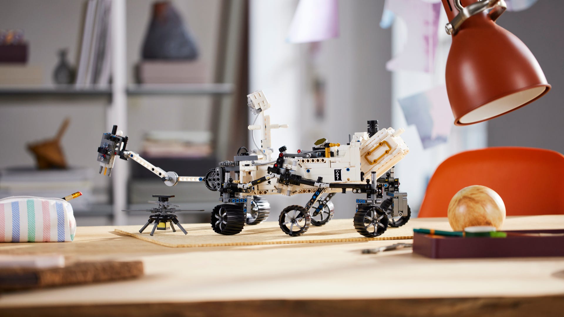 il-rover-e-l'elicottero-lego-mars-sono-pronti-per-esplorare-la-tua-casa