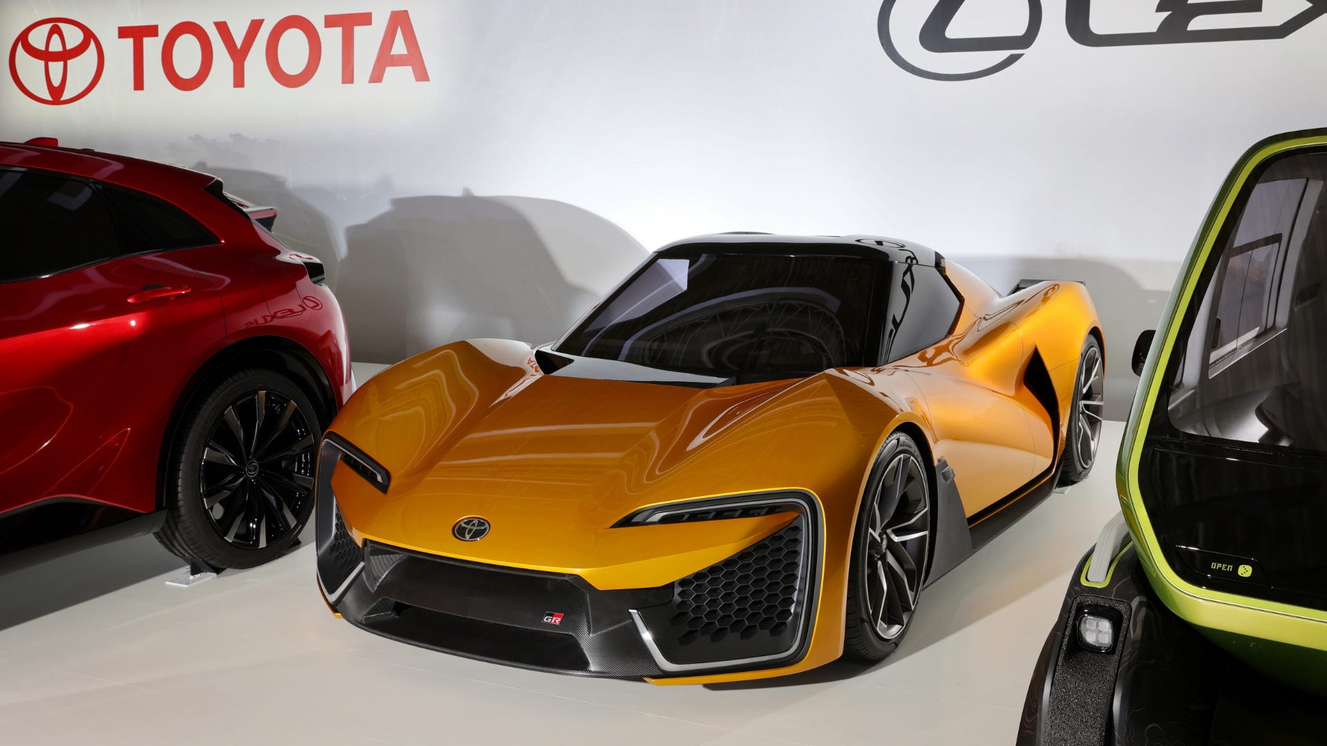 toyota-inizia-a-testare-la-sua-elegante-auto-sportiva-elettrica-gr