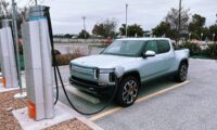 rivian-otterra-l'accesso-al-tesla-supercharger-nel-2024