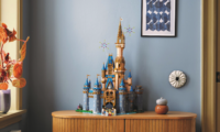 l'enorme-set-del-castello-disney-di-lego-include-anche-fuochi-d'artificio