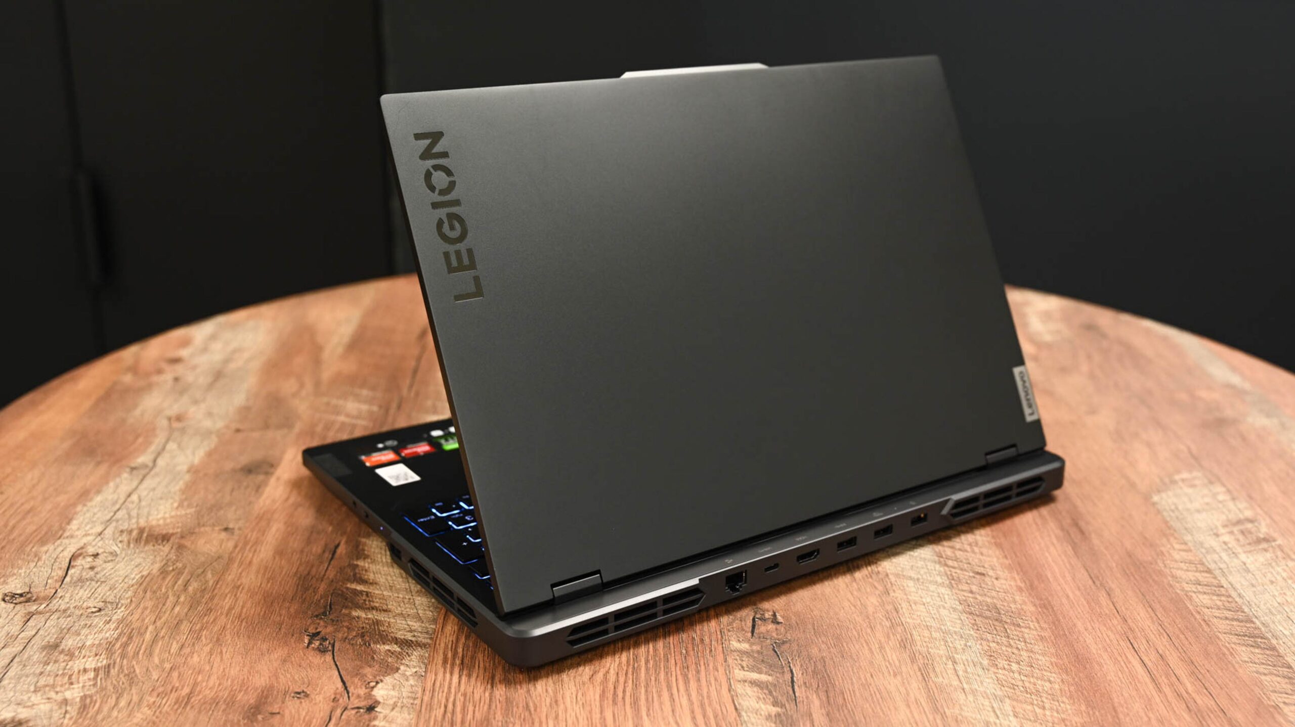 recensione-lenovo-legion-pro-5-gen-8-(amd):-il-migliore-amico-di-un-giocatore