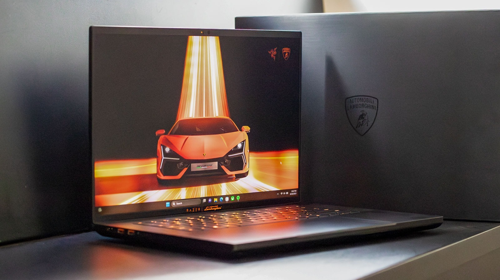 il-razer-blade-16-x-lamborghini-e-il-laptop-piu-bello-su-cui-probabilmente-non-avrai-mai-le-mani