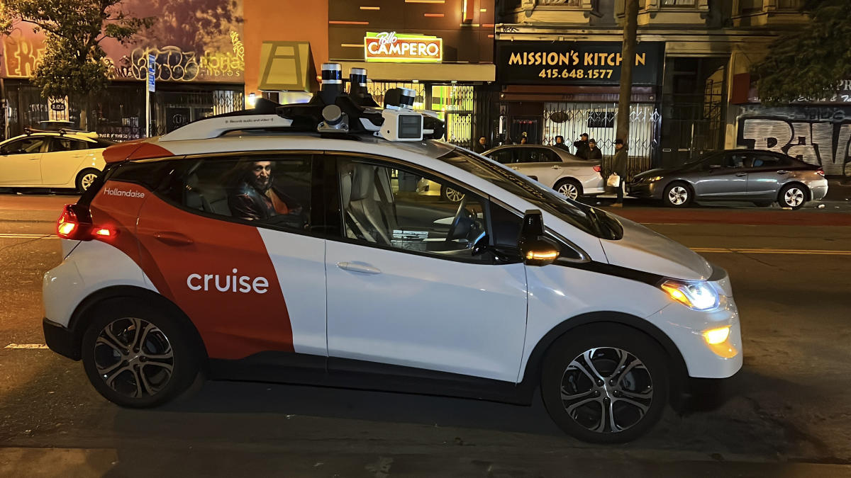 cruise-mette-in-pausa-le-operazioni-dei-robotaxi-a-seguito-della-sospensione-della-licenza-della-california