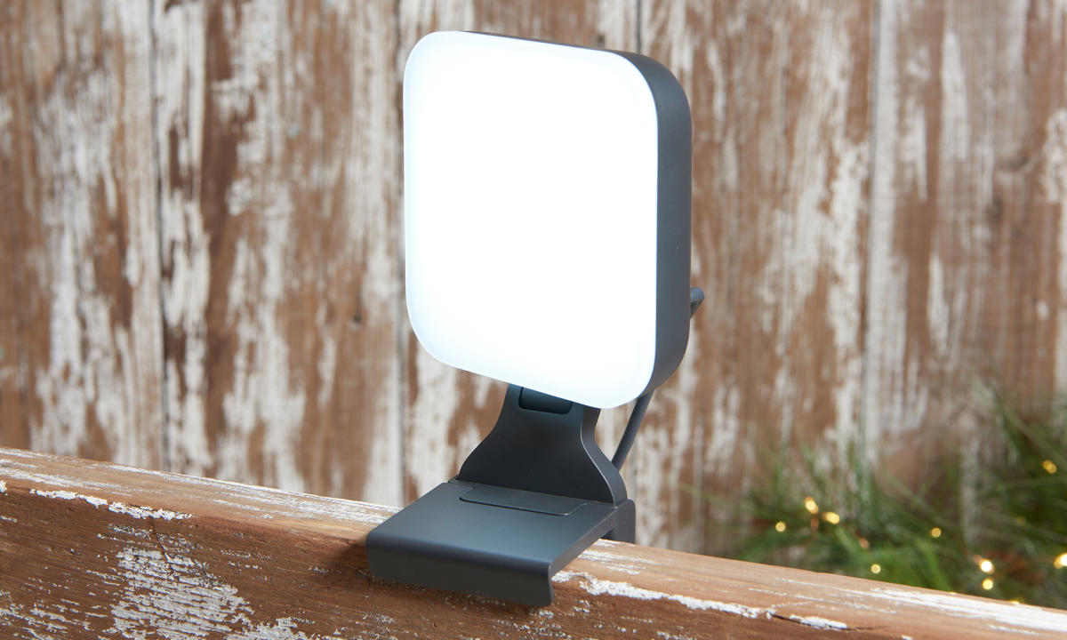 la-luce-dello-streamer-litra-glow-di-logitech-scende-al-nuovo-minimo-di-$-40