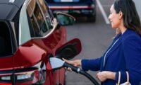 la-volkswagen-conferma-finalmente-che-convertira-i-suoi-veicoli-elettrici-allo-standard-di-ricarica-tesla