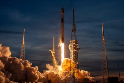 spacex-e-t-mobile-inviano-i-primi-messaggi-di-testo-dai-satelliti-starlink-in-orbita