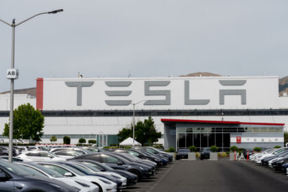 tesla-risolve-la-causa-sui-rifiuti-pericolosi-in-california-per-1,5-milioni-di-dollari