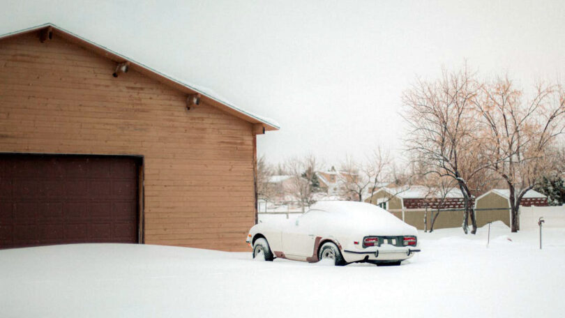 Garage con neve