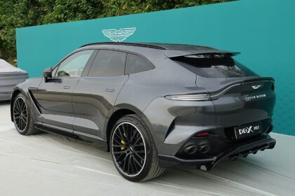 Aston Martin DBX707