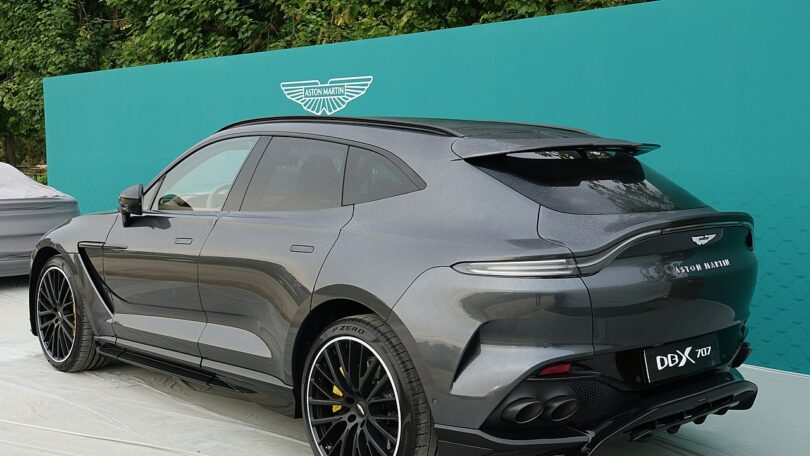 Aston Martin DBX707